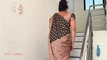 Couplegoldx: Komal Went to the Roof, Called Her Friend Behind Her,...