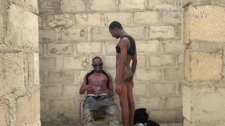 Dickass3x: Moje malá ebenová děvka byla ošukaná v nedokončitelné budově