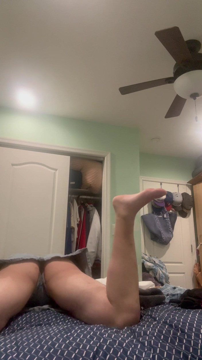 TakeMe35: Sissy fickt seinen eigenen arsch