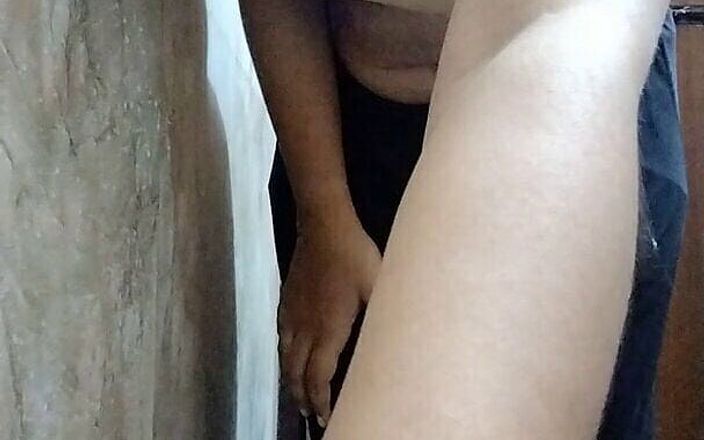 Riyathakur: Giovane e nuova sposata in bagno