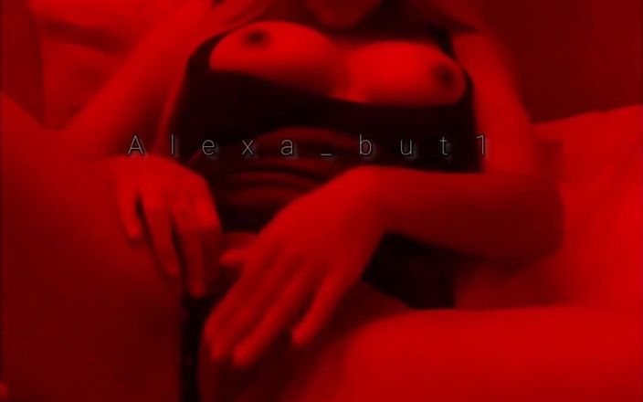 Alexxxa but: Я была одна и возбужденная 14 февраля, и я начала трогать мою киску, пока не пришла и в конце концов мокрая