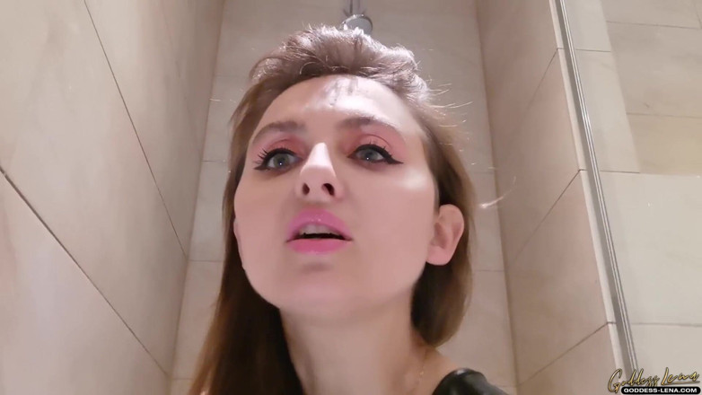 Goddess Lena: Duş altında altın duş