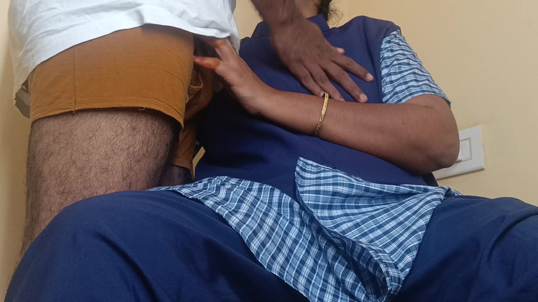 Ilakkiya: Tution master jízdní pozice si užívá se školou s uniformou