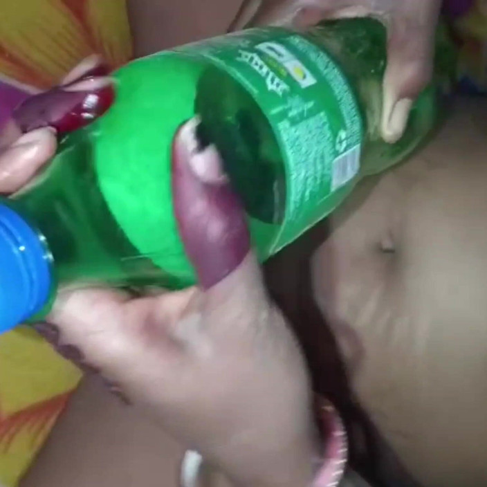 IndianVibeX: La mia sorellastra le ha messo una bottiglia di Sprite...