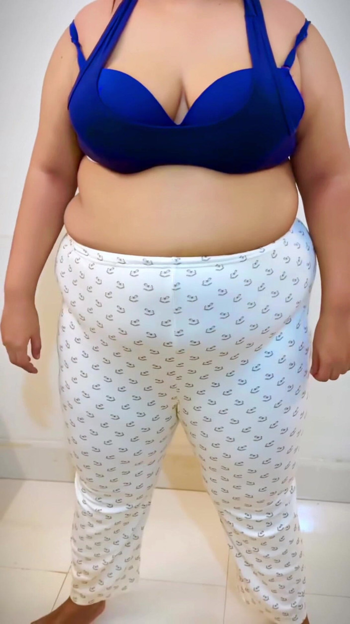 Your Boy's Cum: भारतीय मुस्लिम 18+ बिना अबाया हिजाब वाली हॉट हॉट लड़की सुंदर सेक्सी लड़की कसरत और चुदाई के लिए लोगों को बहकाने की कोशिश करें