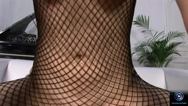 Porn Stream Live: Lori Alexia w stroju kabaretki pożera dużego kutasa w swojej...