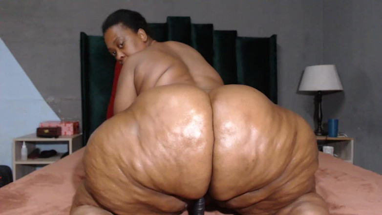 Betibig: Ich reibe langsam, rutschige kreise über meinen kitzler, während meine andere...