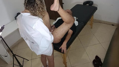 Gabi SweetCouplesStories: Proktolog dělá, co chce, se zadkem svého pacienta.