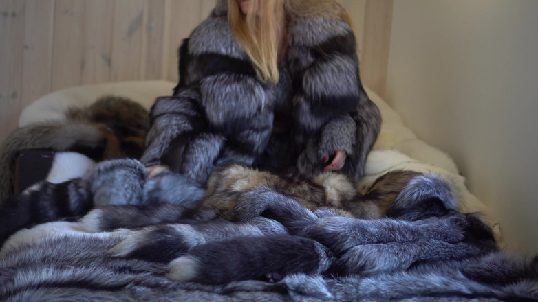 Ruda Cat: Zabawa i dokuczanie z dużą ilością futra! Masturbacja w futrze