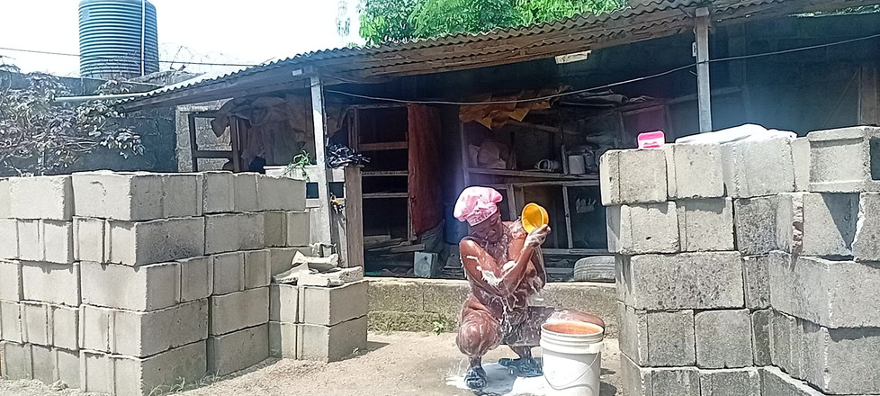 Creamyshuga: Sexy vesnická dívka se koupe mimo areál