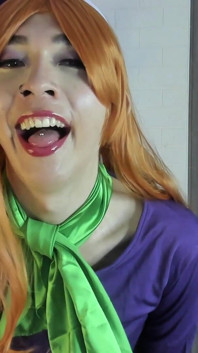Cosplay Puv Daphne Burp Challenge with Scooby Taser