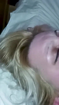 cumslut ryck hennes fitta och får sperma på ansiktet