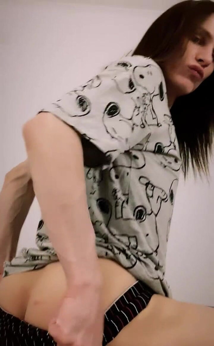 TS Kylie Star: Posso svegliarti cavalcandoTi?