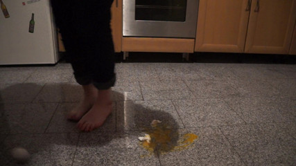 Caralia Deluxe: Trampling eggs with my beautiful feet