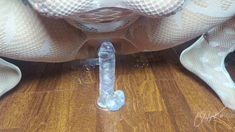 Only Ku: Zrzka MILF šuká sama sebe robertkem v zrcadle, obrovské stříkání a...