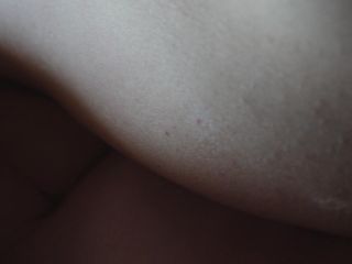 N and Y: नकाबपोश लड़की अच्छे स्तन