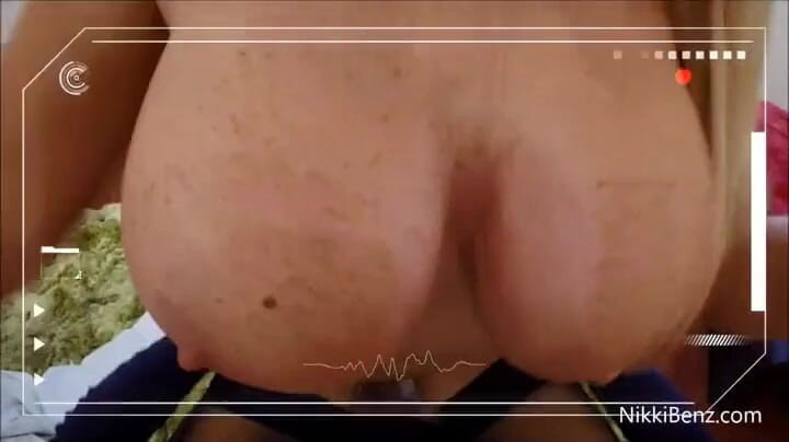 Nikki Benz: Nikki Benz follando coño en primer plano