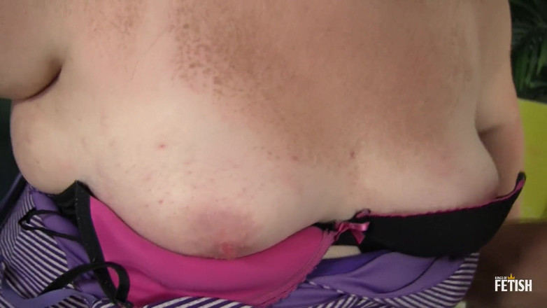 Fat, Chubby and Sexy: Awek montel berambut merah dengan tetek kecil menelan air mani...