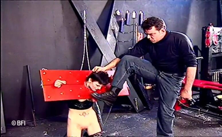 House of lords and mistresses in the spanking zone: Discipline master 2 schiavi