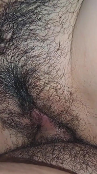 Mikropenis spreizt sich in der jungen schwägerin Maria