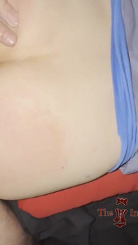Sculaccio e faccio sesso con il mio vicino