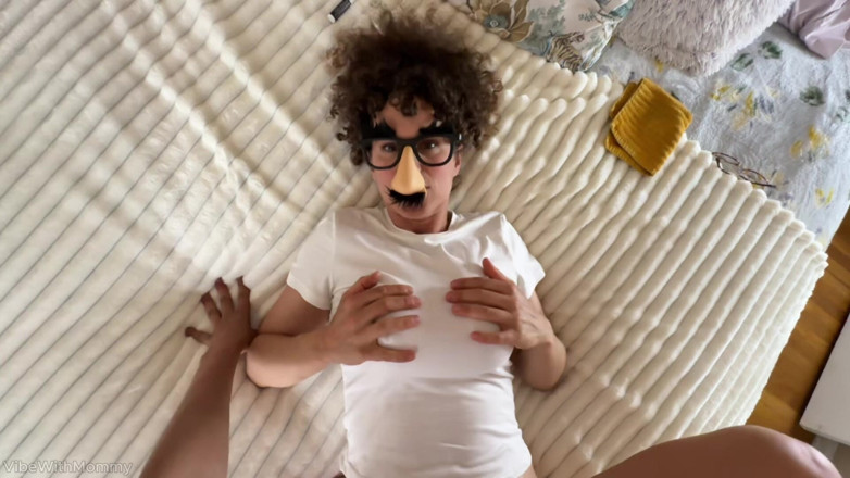 VibeWithMommy: Macecha Clown College Aplikace