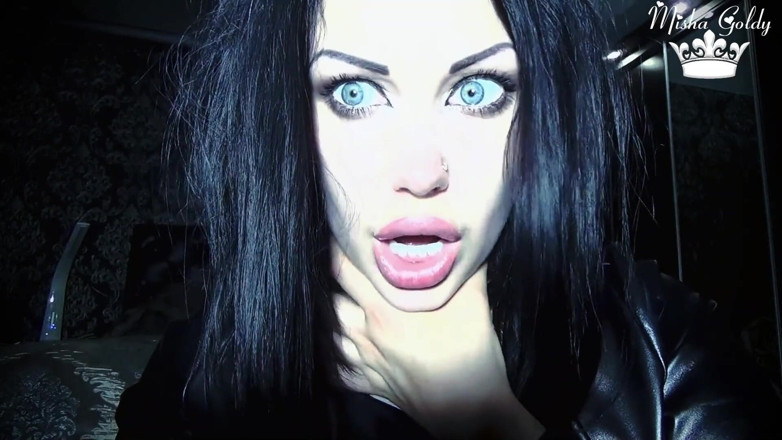 Goddess Misha Goldy: แตกคอหอยแม่มดเซ็กซี่แล้วกลืนลงไป เฟติชสุดมันส์!