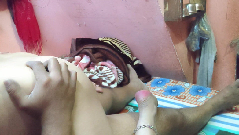 Madhu: Hintli kadın erkek arkadaşını sikiyor