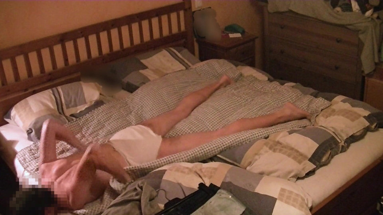 Mark Hannes: ベッドパンティ(52歳の継母からの)腰のオナニー