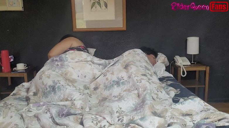 Riderqueen: Video pro fanoušky - štíhlý nevlastní syn tvrdě