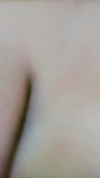 화장실에 있을 때 계부와 통화하면서 자위를 했습니다.