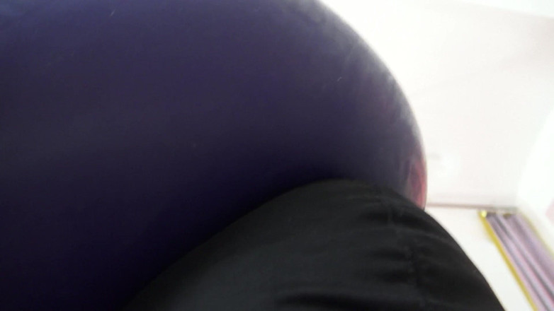 Femdom Austria: Modré latexové šaty – hlídání obličeje!