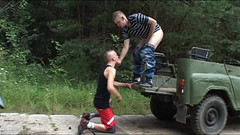 Young Bastards: Versauter punk im wald