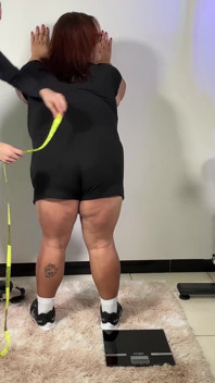 Angel BbW la sala de sport gata pentru antrenorii ei pula și sperma