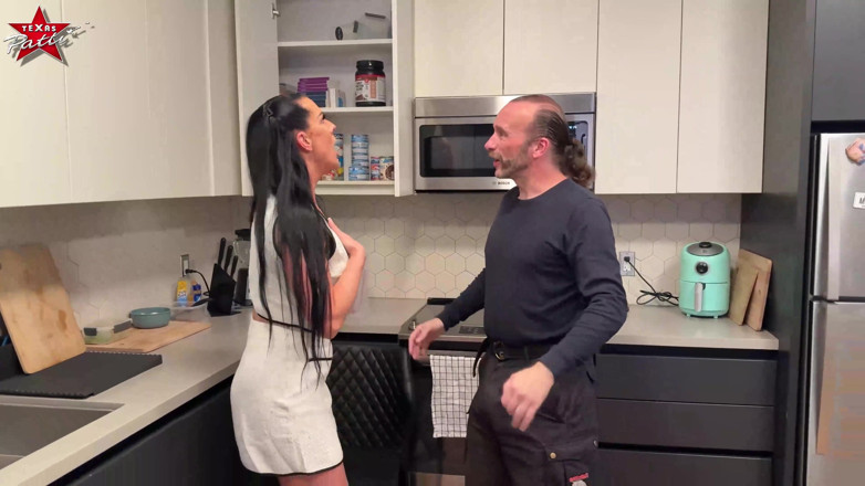 Texas Patti: Randy Denmarle fickt texas Pattys nasse muschi auf seinem schwanz!