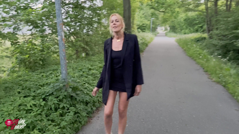 Miley Weasel: Rubia puta a Rapidito al salir de la carretera!