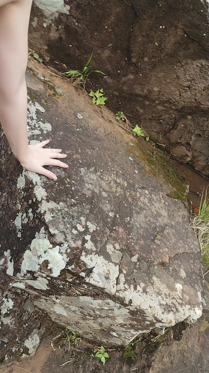 Angell Apolo: 视角——美味的口交和绝佳的景色......但我害怕有人在户外路过，呵呵