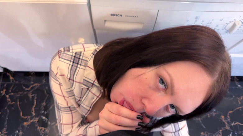 Michael Frost Pro: 내 아내는 그냥 더러운 창녀일 뿐이고, 자지를 사랑하고 누구와도 자려고 하는 사람이야.