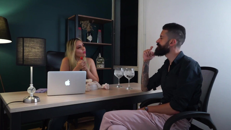 Cipriani: Kolumbianisches blondes model, mit ihrem sexy körper zeigt ihre schöne...
