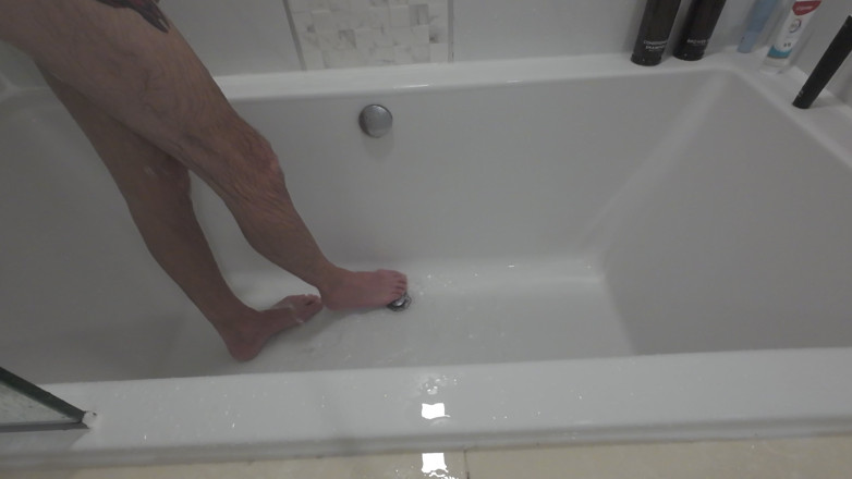 Big dick dadddy: I Need a Foot Slave to Worship My Feet in...
