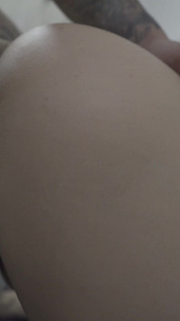 継母が私のチンコに触れて、私たちはセックスしました