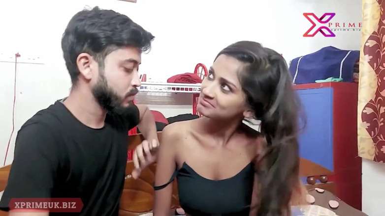 Indian Erotica: Samotna dziewczyna zostaje zerżnięta przez chłopaka