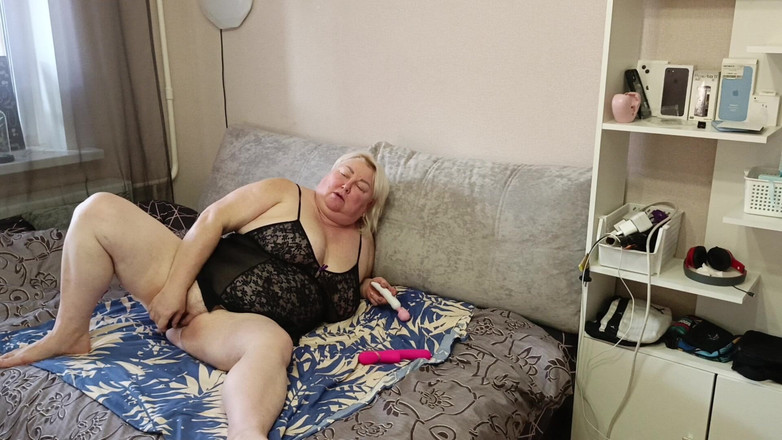 Zona901: Macecha si hladí svou kundičku v sexuálním chatu