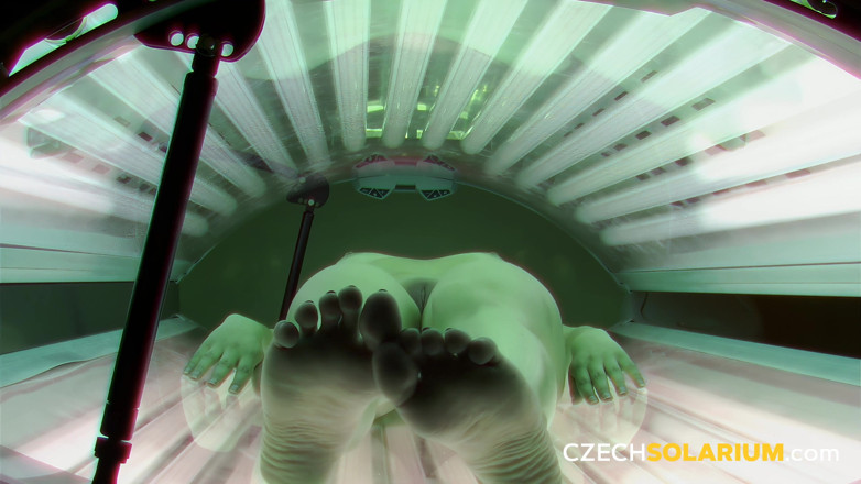 Czech Solarium: Solarium tchèque 175, une brune n’arrête pas de s’exhiber dans un...