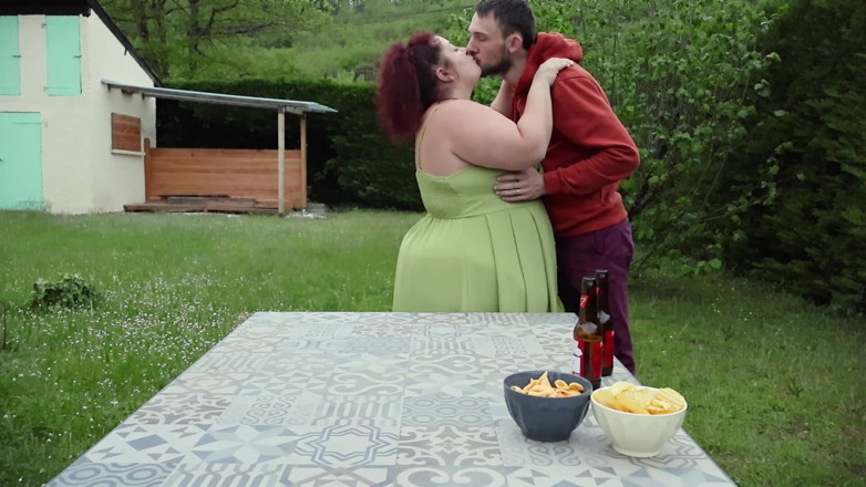 abricot sucree: MILF Getting Caught in Her Garden