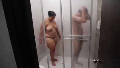 Lexly_16: Chica Cachonda Jalando La Polla De Su Amigo Y Depilandola