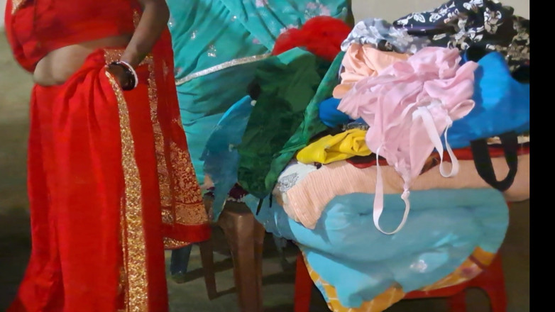 Trilokinath: Bihari Village Bhabhi Dress Change in Home