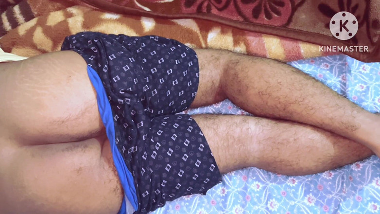 Desi__Panda: Büyük götlü oda arkadaşım ilk kez sıkı ve büyük götünü...