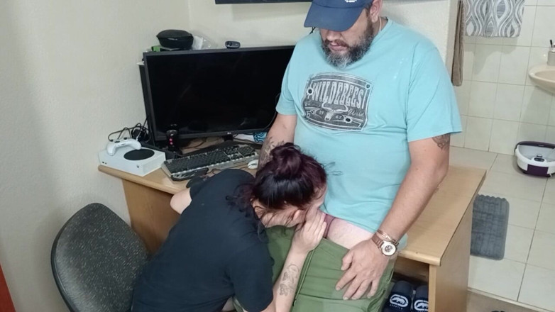 Bigjoefuckalott: Amico di cocoldmy f****** la faccia di mia moglie