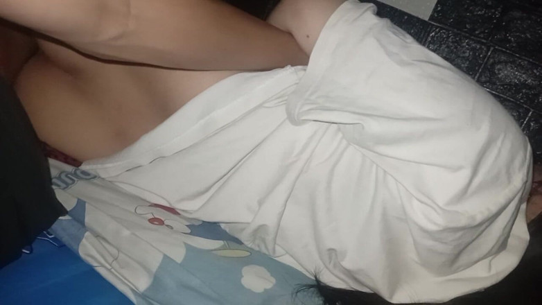 Famly sex: Den glatten arsch einer asiatischen jungfrau ficken